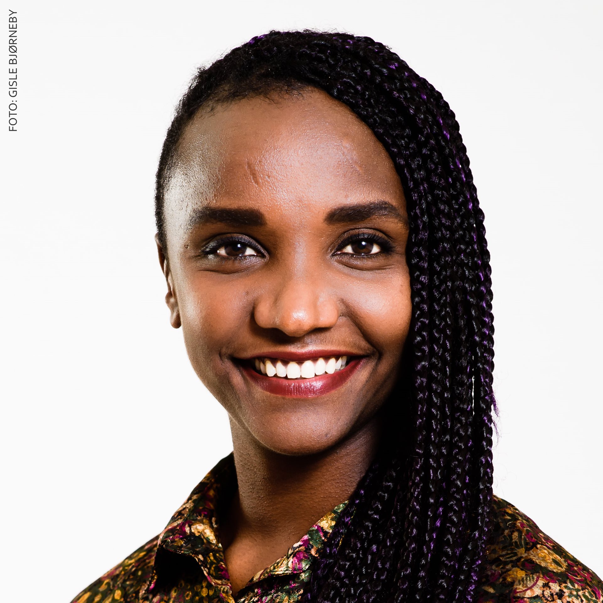 Portrett av smilende Sulekha Ali Omar