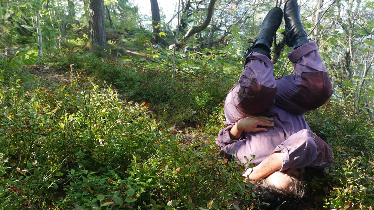 Danser i skogsgresset på Kalvøya