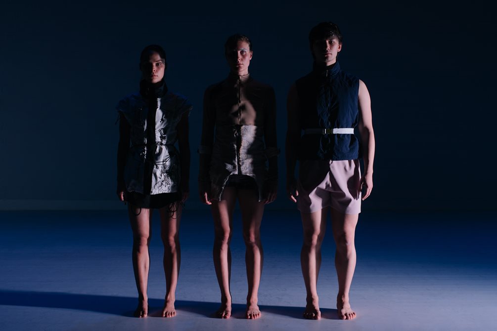 Bilde av danserne i forestillingen Brotherly